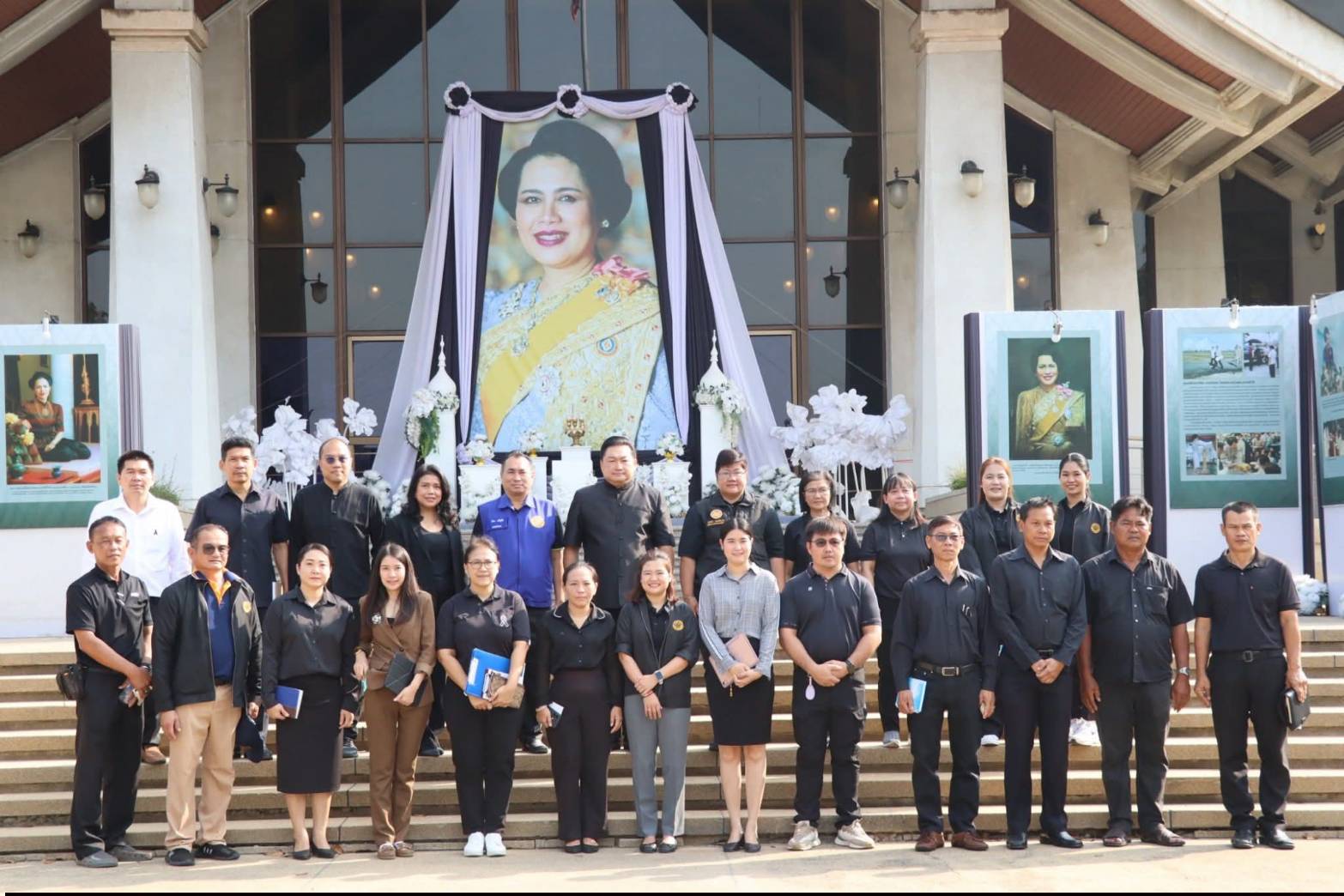 title - ผู้ว่าราชการจังหวัดพระนครศรีอยุธยา ลงตรวจพื้นที่เตรียมการพระราชพิธีถวายพระเพลิงพระบรมศพ สมเด็จพระนางเจ้าสิริกิติ์ พระบรมราชินีนาถ พระบรมราชชนนีพันปีหลวง ณ ศูนย์ส่งเสริมและพัฒนาอาชีพเสริมนอกภาคการเกษตร อำเภอบางไทร